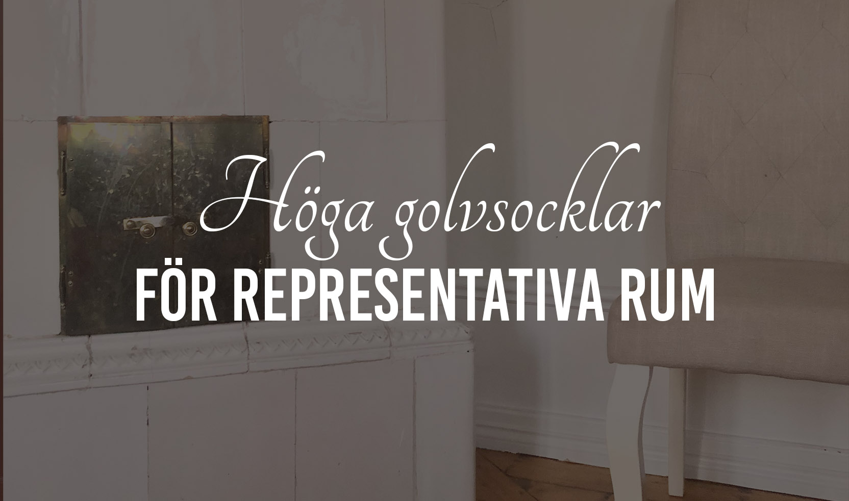 Tredelad hög golvlist i trä